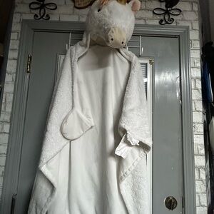 Pillowfort Unicorn Hooded Cape - White and Gold